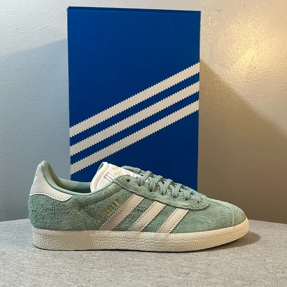 Adidas Classic Gazelle Suede Sneaker Hazy Green Women's Shoe Size 7 IG4393 - Picture 1 of 12